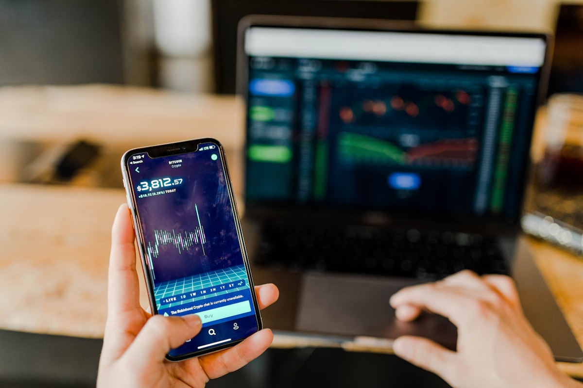 Salve, segmente e mova contatos com listas do Company Finder